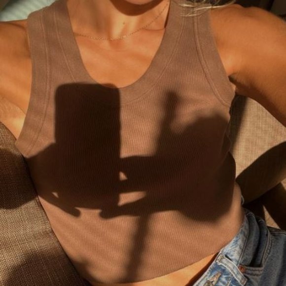 BNWOT - Cropped Ribbed Tank Top - Picture 4 of 9